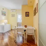 Guesthost - Al Castello Apartment *