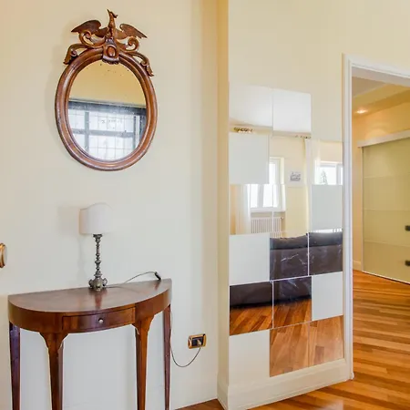 Guesthost - Al Castello Apartment *