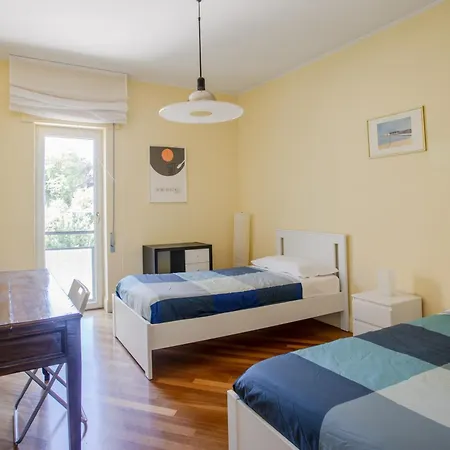 Guesthost - Al Castello Apartment